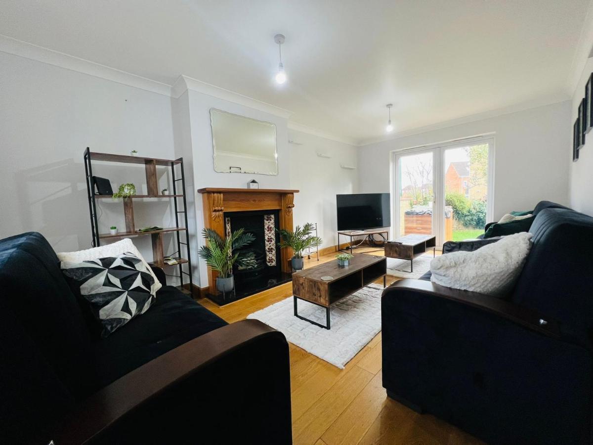 Boleyn Avenue By Incredible Stay Peterborough Esterno foto