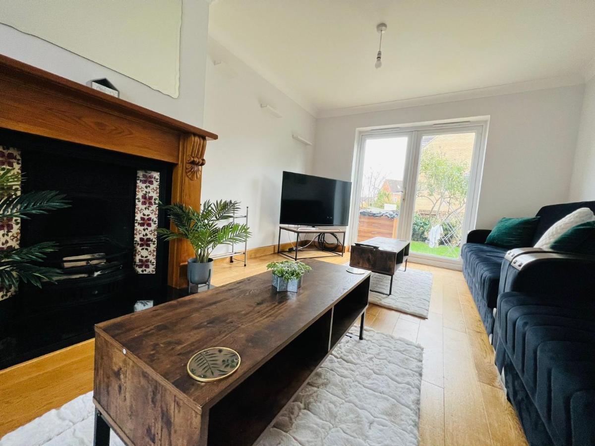 Boleyn Avenue By Incredible Stay Peterborough Esterno foto
