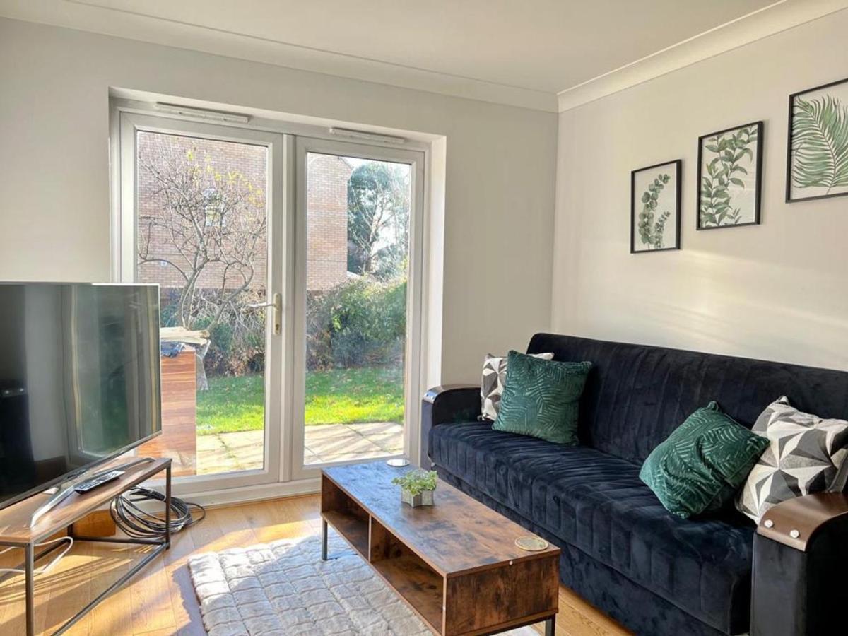 Boleyn Avenue By Incredible Stay Peterborough Esterno foto