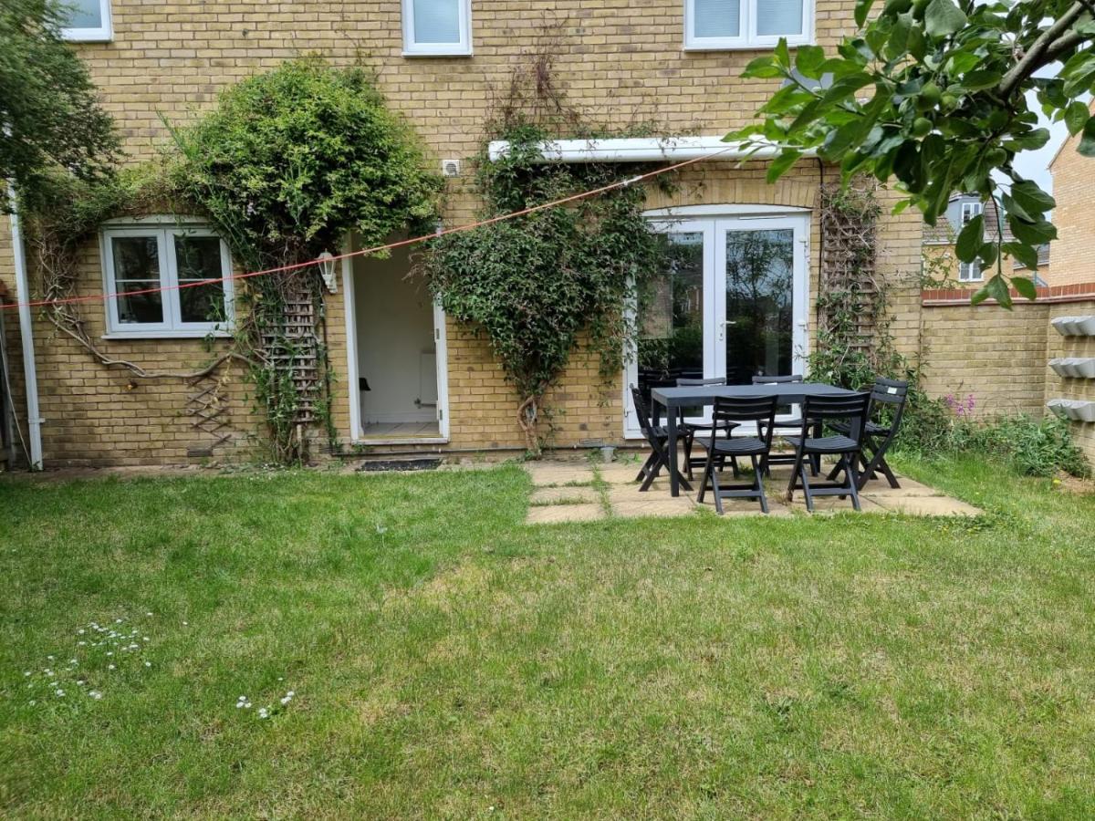 Boleyn Avenue By Incredible Stay Peterborough Esterno foto